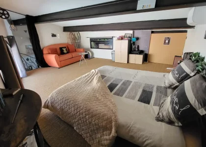 chambre_mezzanine_vue_lit_et_canape_paysage_38_11zon